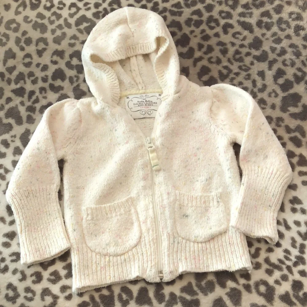 2007 Old Navy Hooded Sweater in Cream Size 18-24 months